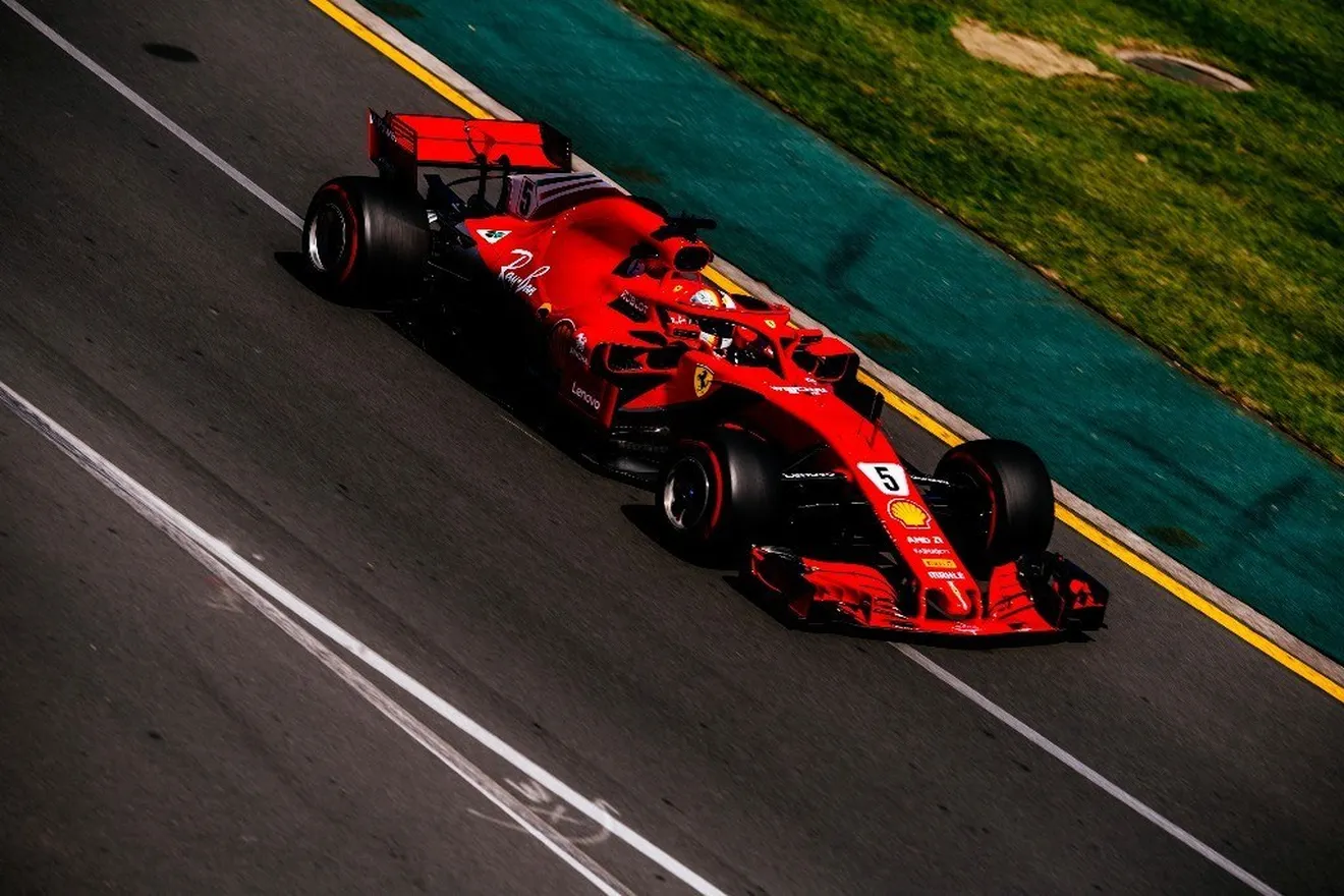 Vettel le levanta la victoria a Hamilton en boxes