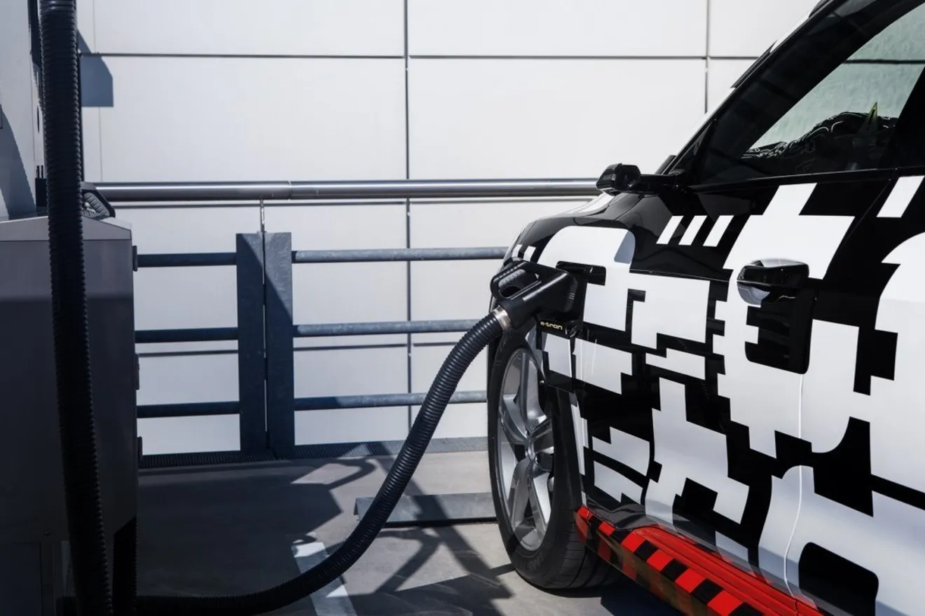 El modelo de producción del Audi e-tron prototype ofrecerá una autonomía eléctrica de 400 kilómetros