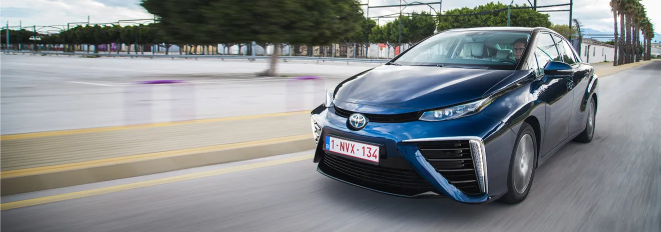 Toyota Mirai a prueba, el coche japonés de hidrógeno (con vídeo)