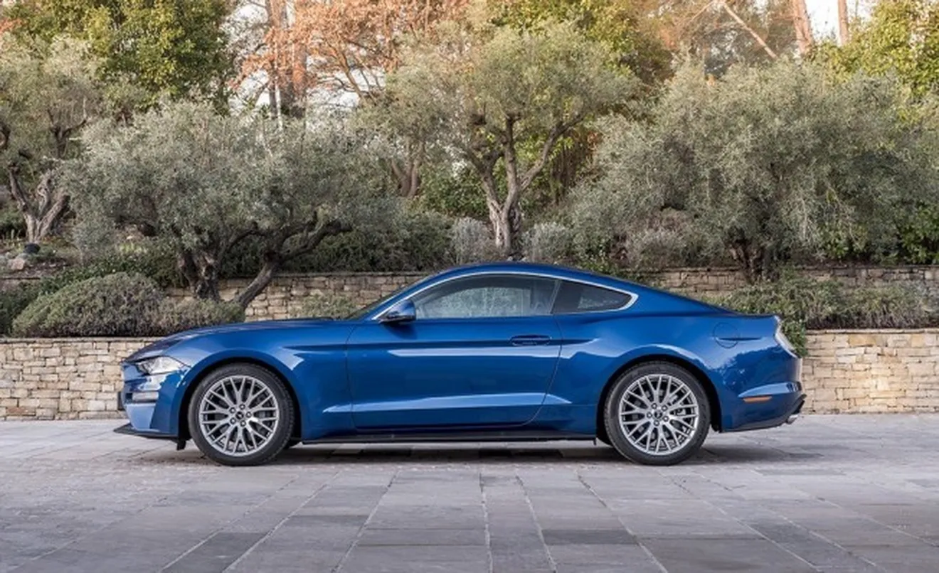 Ford Mustang 2018 - lateral