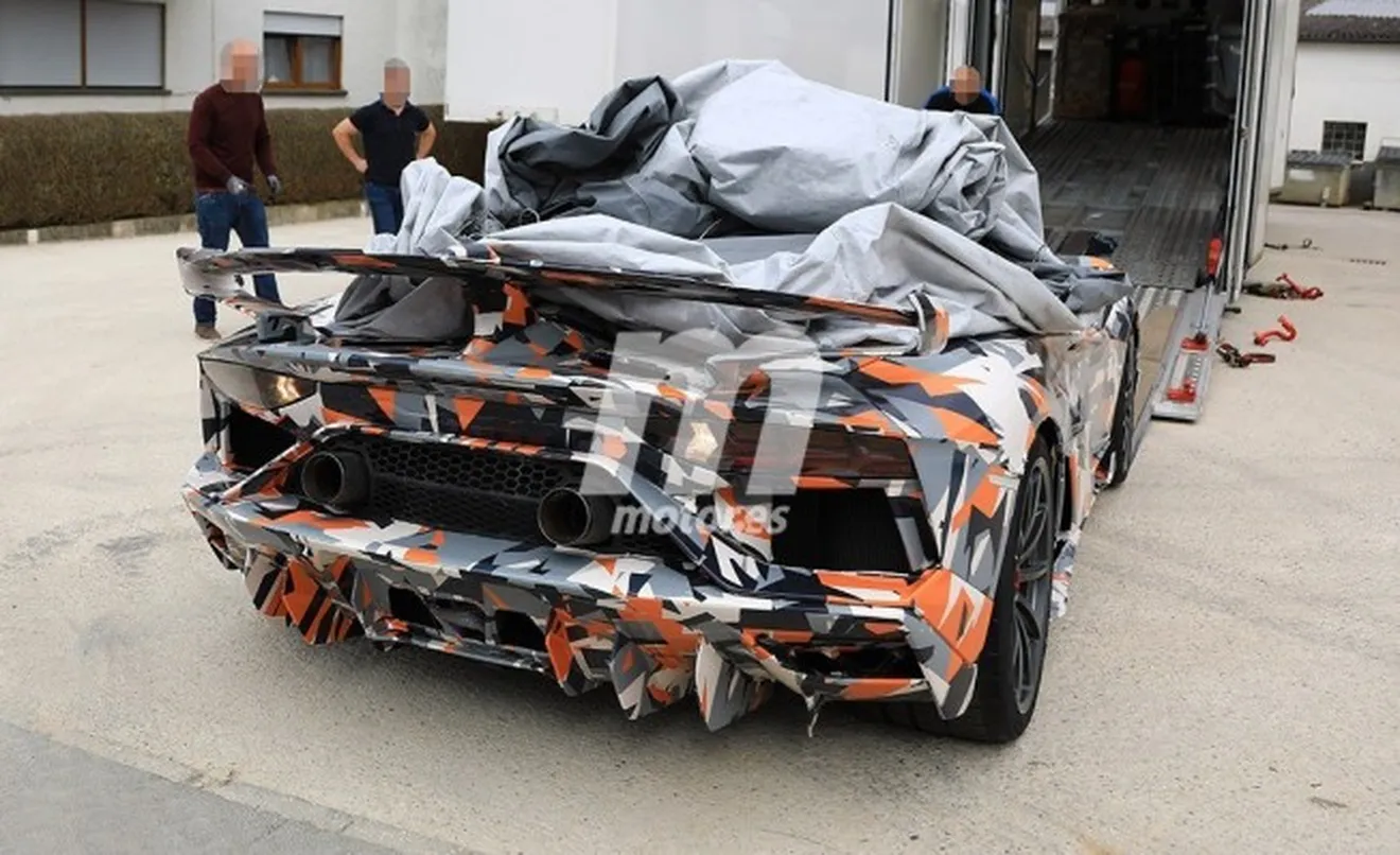 Lamborghini Aventador SuperVeloce Jota - foto espía posterior