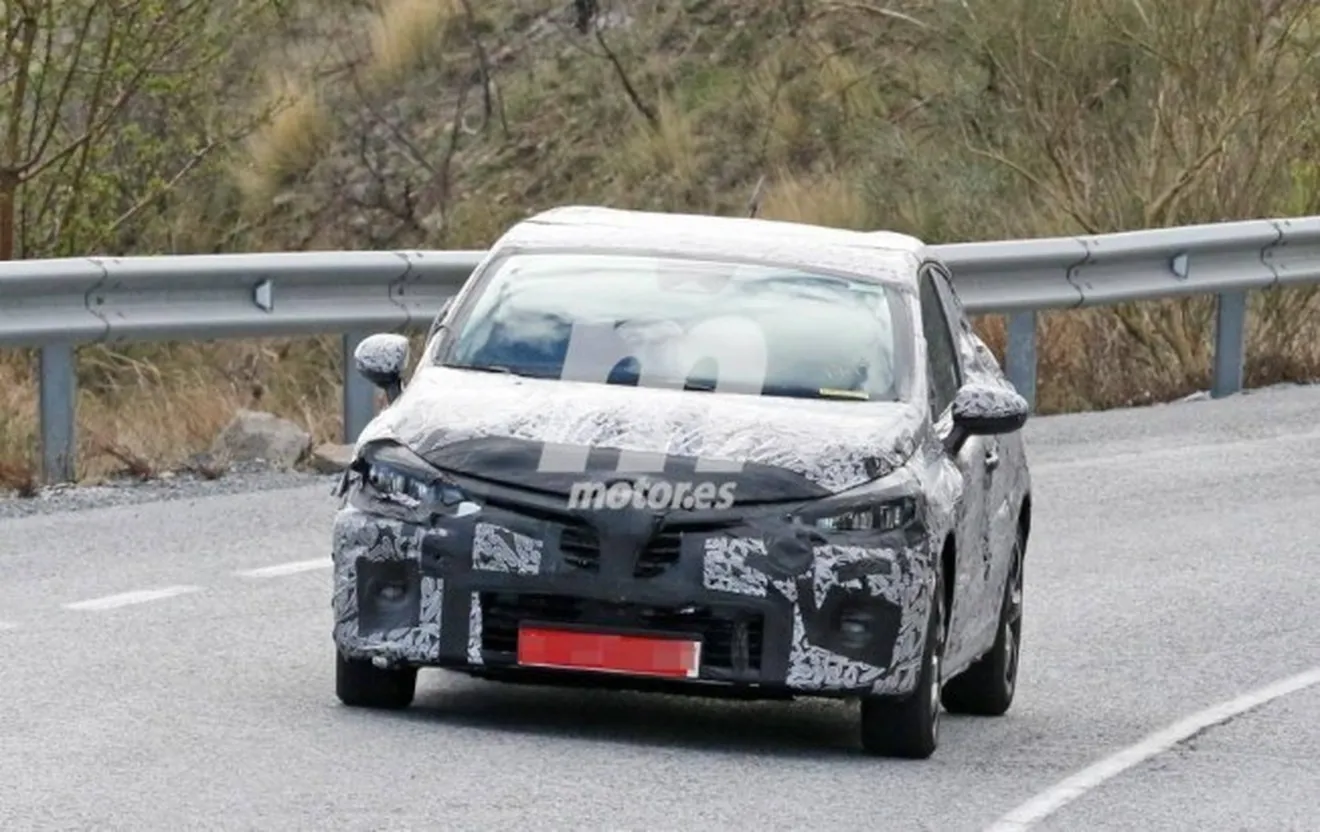 Renault Clio 2019 - foto espía frontal
