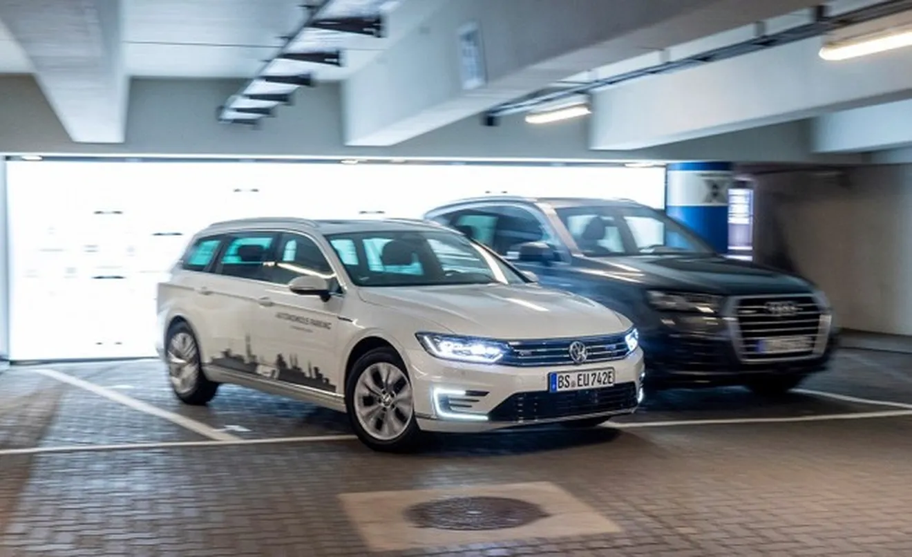 El Grupo Volkswagen ofrecerá de serie la función de arpacamiento autónomo