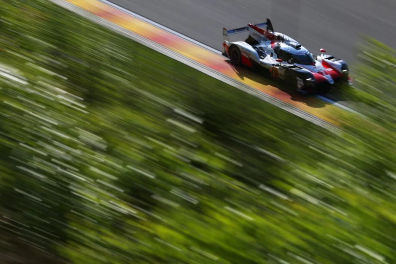 Pole y doblete de Toyota, con el #8 de Alonso segundo