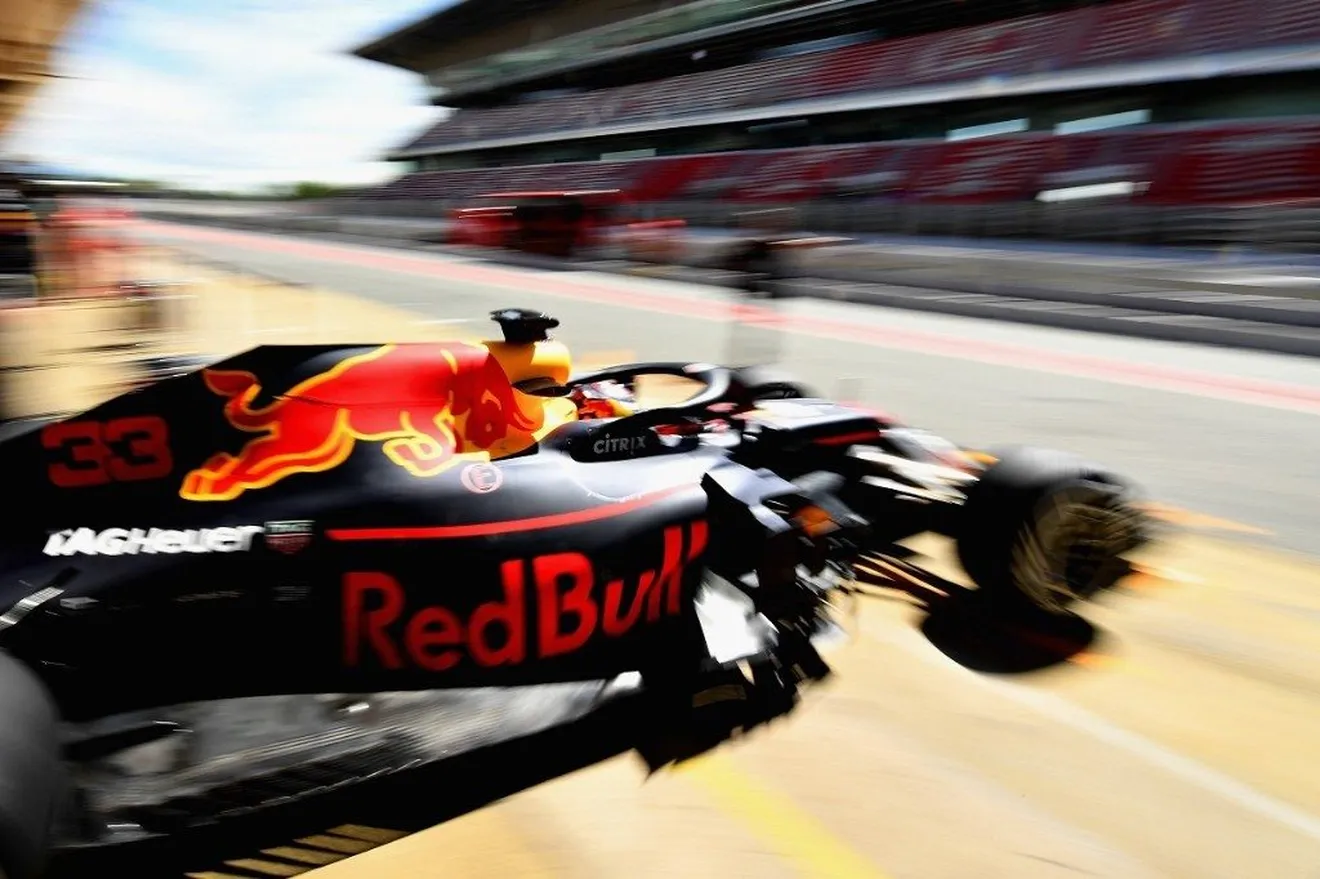 Verstappen marca el mejor tiempo en el primer día de test; Sainz, segundo
