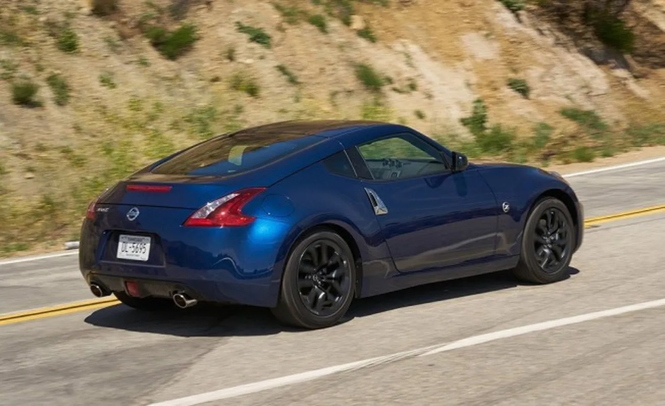 Nissan 370Z Coupe Heritage Edition 2019 - posterior