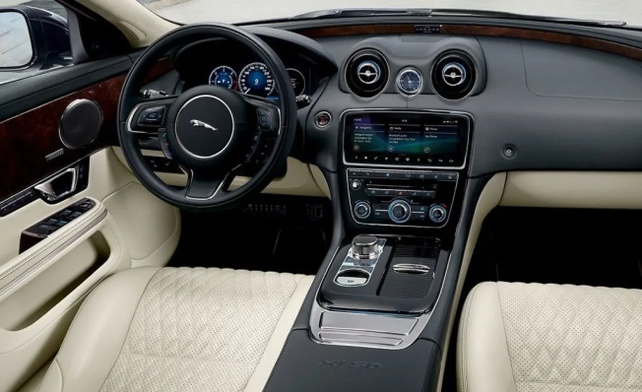 Jaguar XJ50 - interior