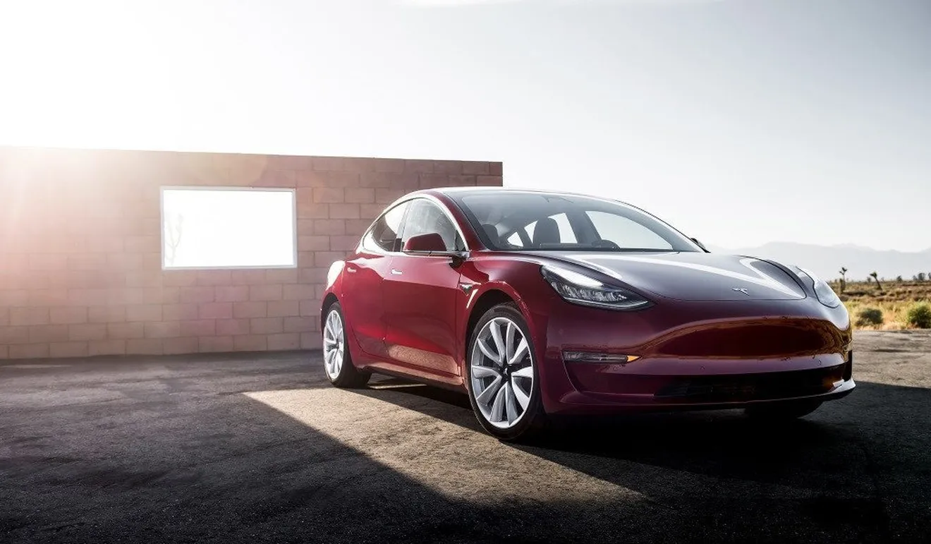 Tesla reconoce los fallos del Model 3 y promete solución, pero...