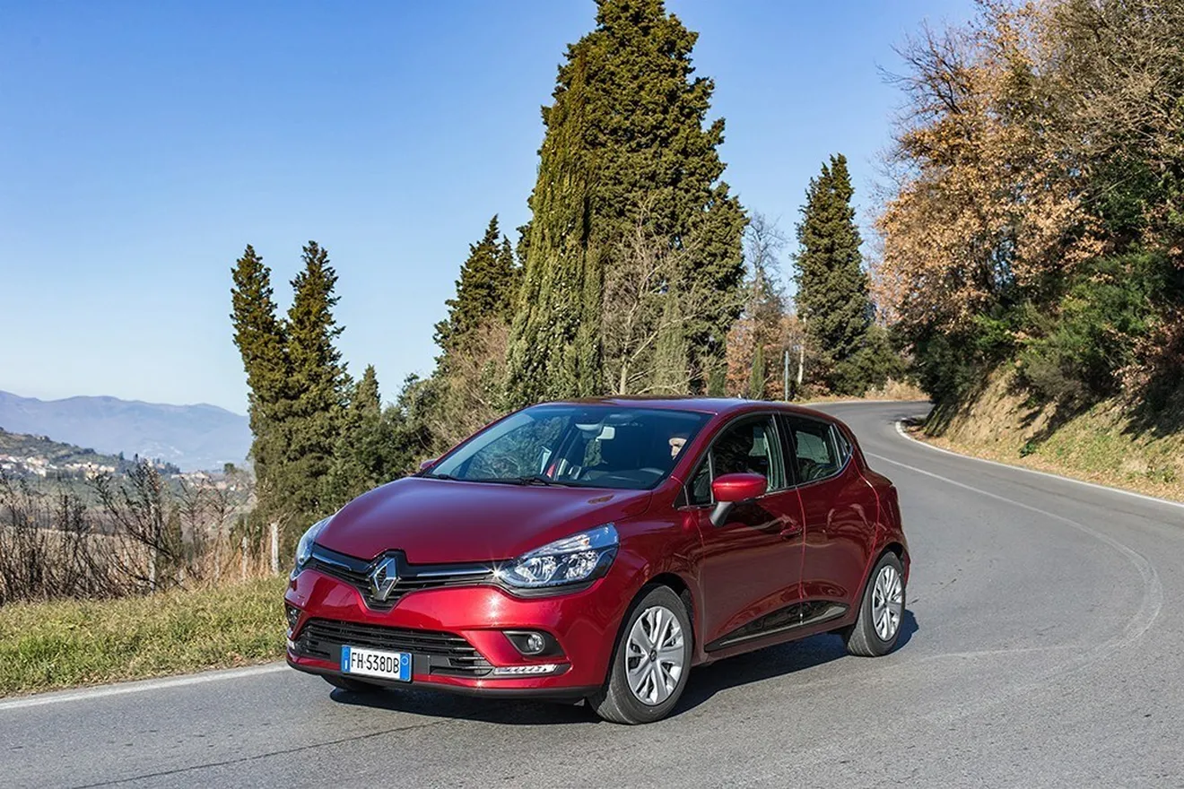 Italia - Abril 2018: El Renault Clio impresiona y bate su mejor marca