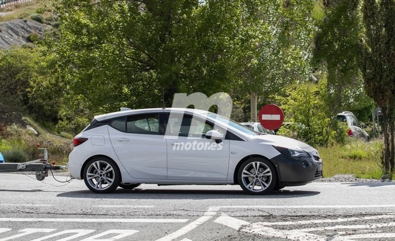 Opel Astra 2019 - foto espía lateral