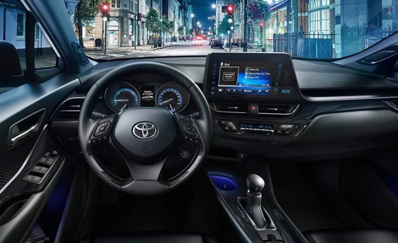 Toyota C-HR 2019 - interior