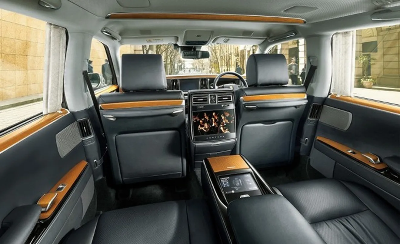 Toyota Century 2018 - interior