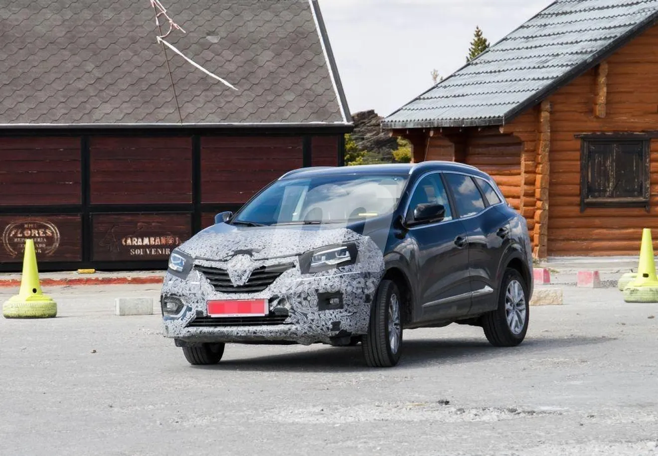 El Renault Kadjar continúa con su fase de pruebas dejando ver más detalles