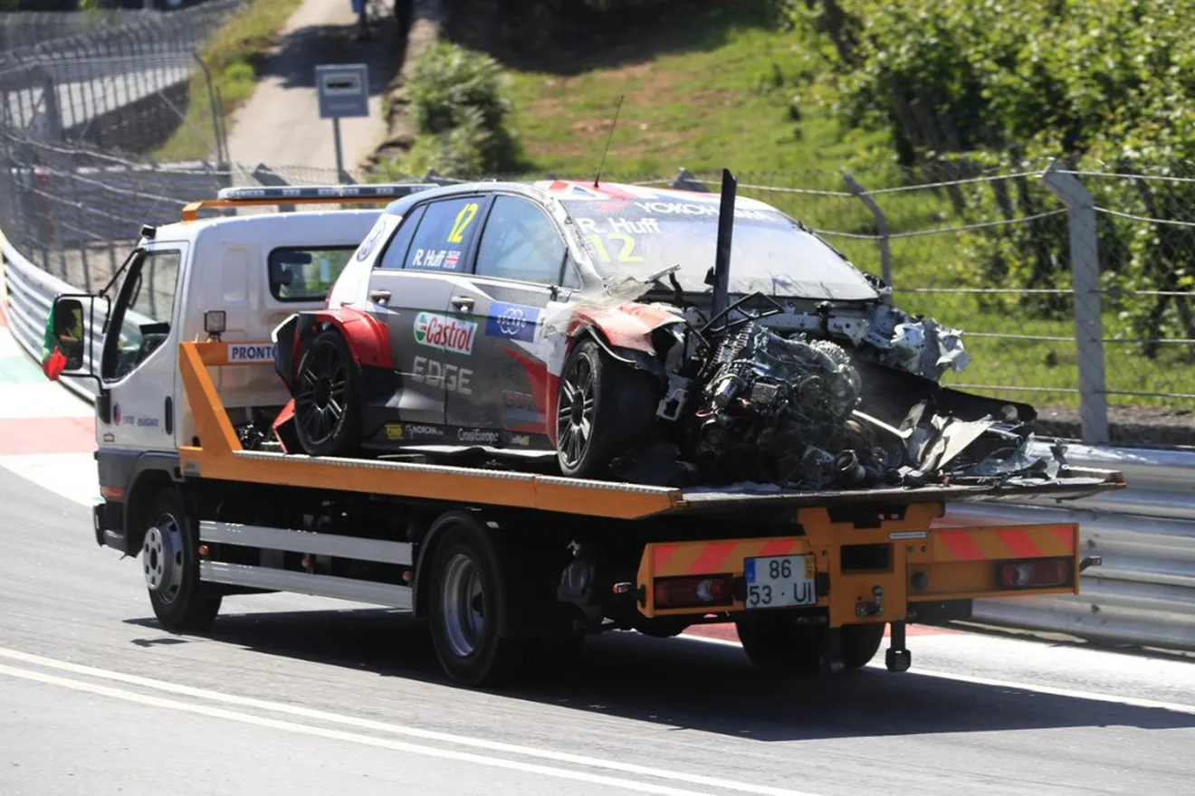 SLR estrenará dos Golf GTI tras el accidente de Vila Real