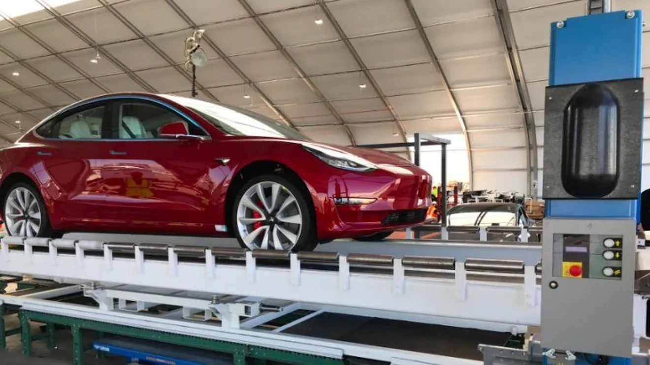 El primer Tesla Model 3 Dual-Motor Performance sale de Fremont