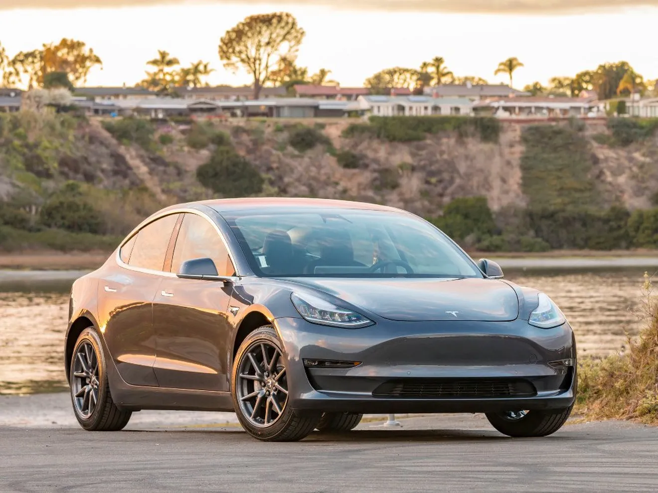 Tesla y su magia para anunciar sus éxitos de ventas: el Model 3