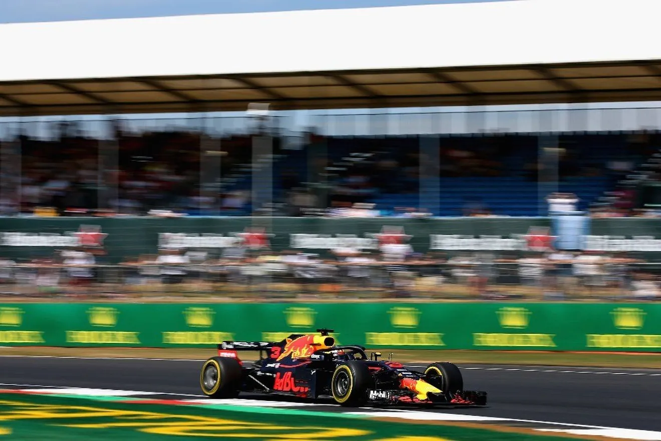 Sólo Red Bull pasa fácil la curva 1 con DRS: "Es un riesgo innecesario", dice Hamilton