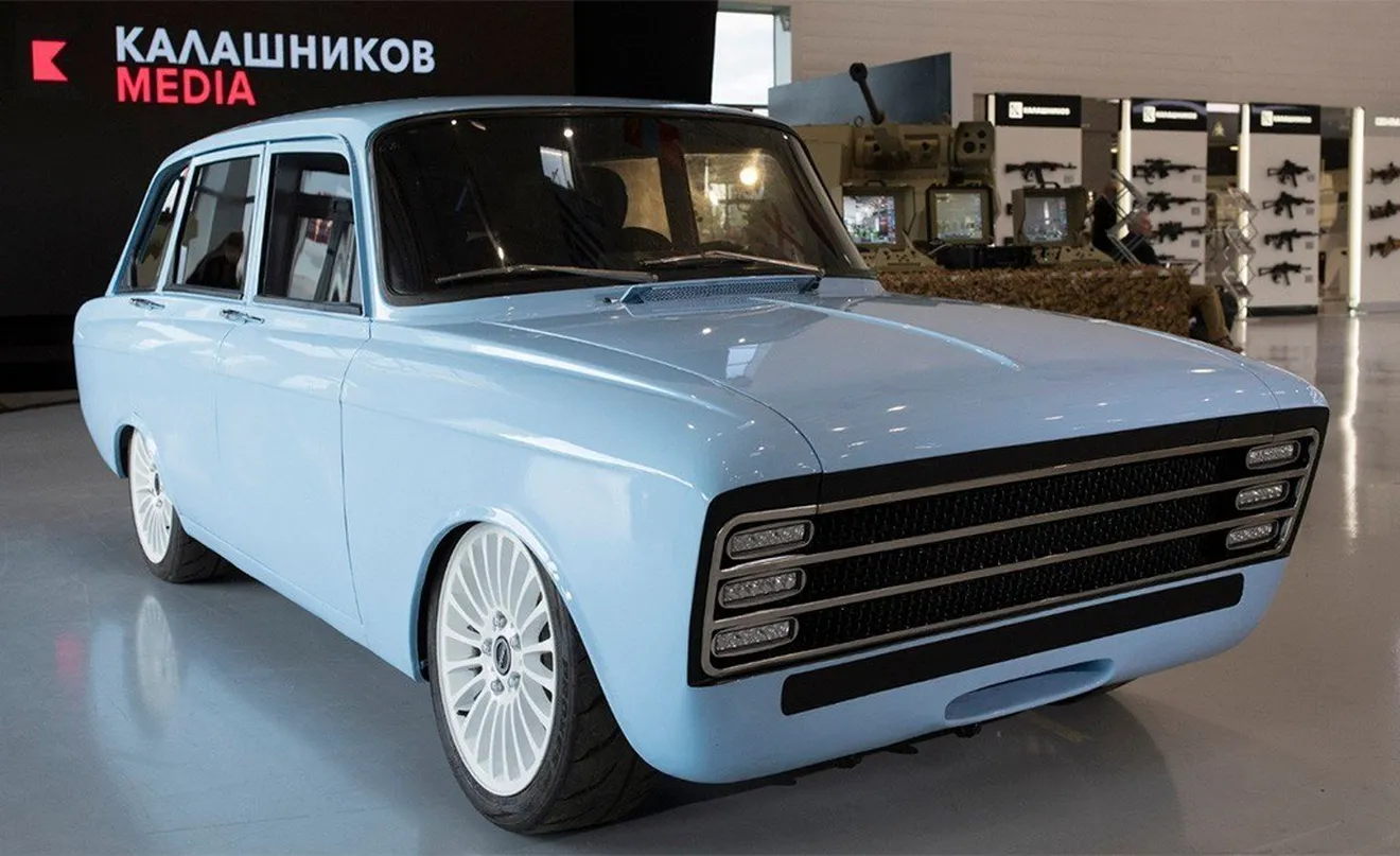 El fabricante de armas Kalashnikov presenta un coche eléctrico de aire retro