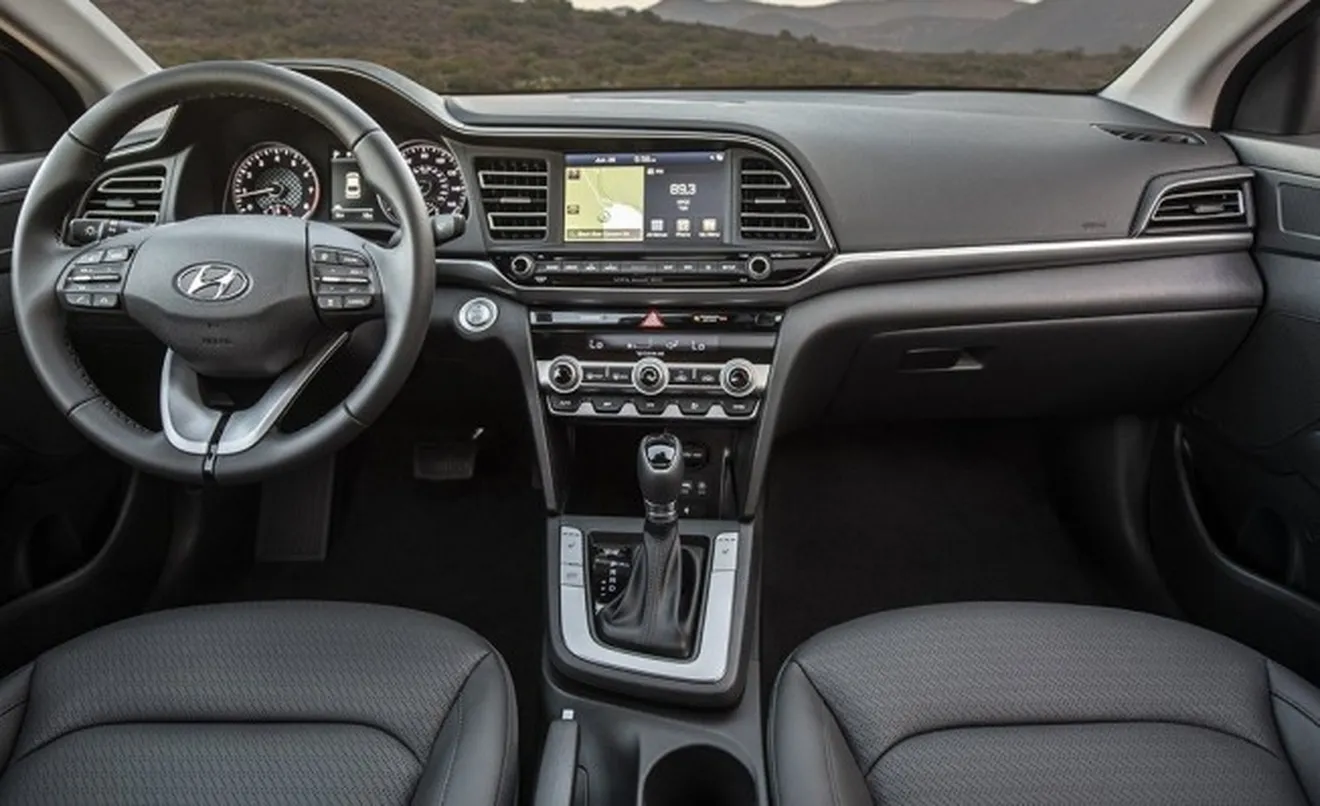 Hyundai Elantra 2019 - interior