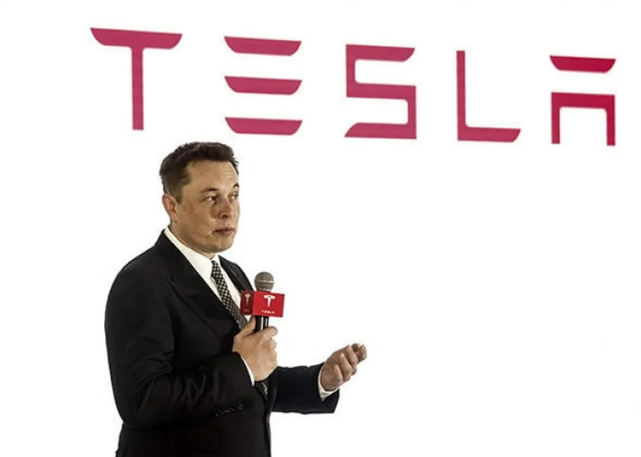 Elon Musk afirma que la idea de privatizar Tesla es del Fondo Soberano Saudí