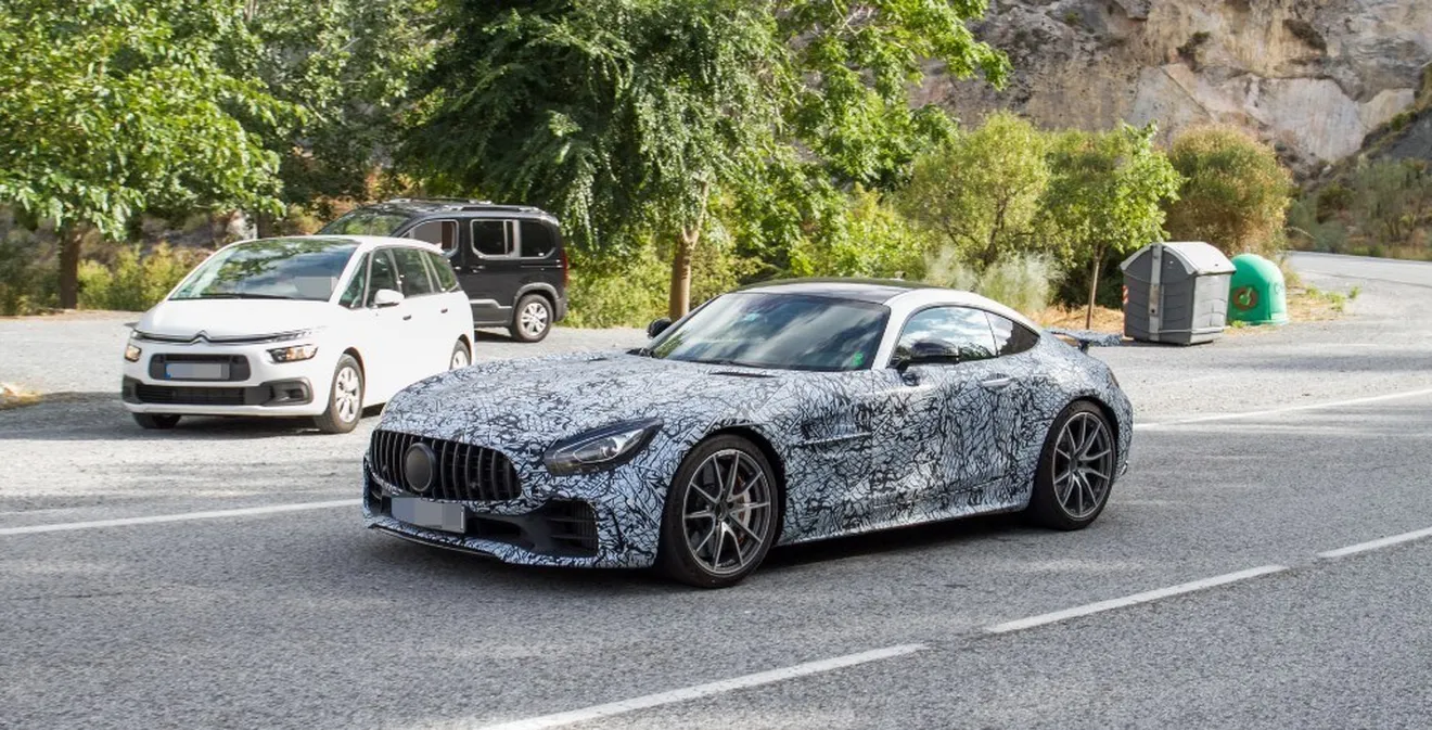 Misterioso prototipo del Mercedes-AMG GT R cazado en la calle