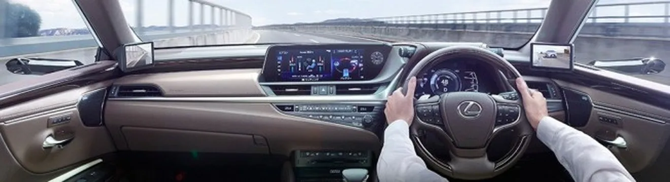 Lexus ES 2019 con espejos retrovisores digitales