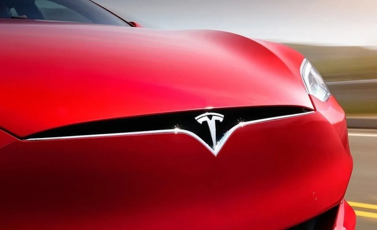 Tesla Model S - frontal