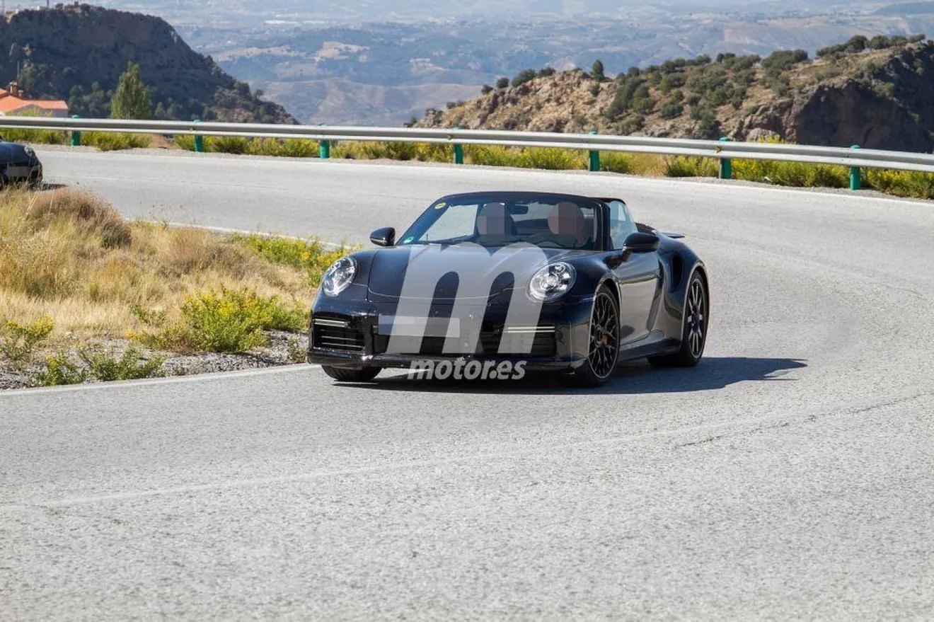 El nuevo Porsche 911 Turbo Cabriolet ya rueda descapotado