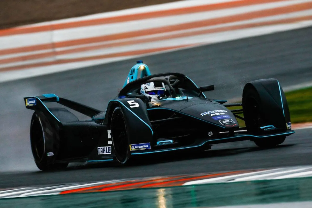 Dani Juncadella será el tercer piloto de HWA en Fórmula E