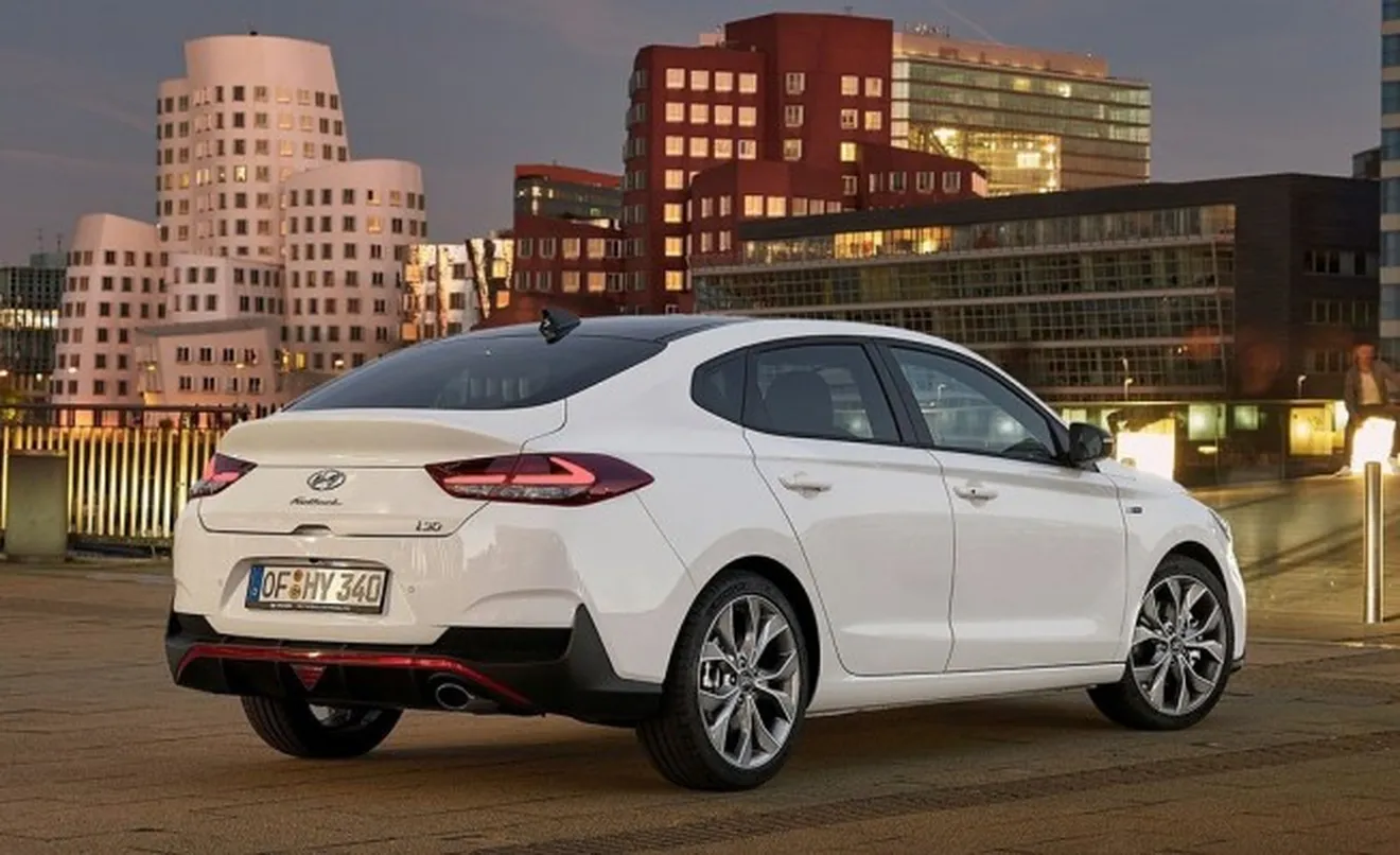 Hyundai i30 Fastback N Line - posterior