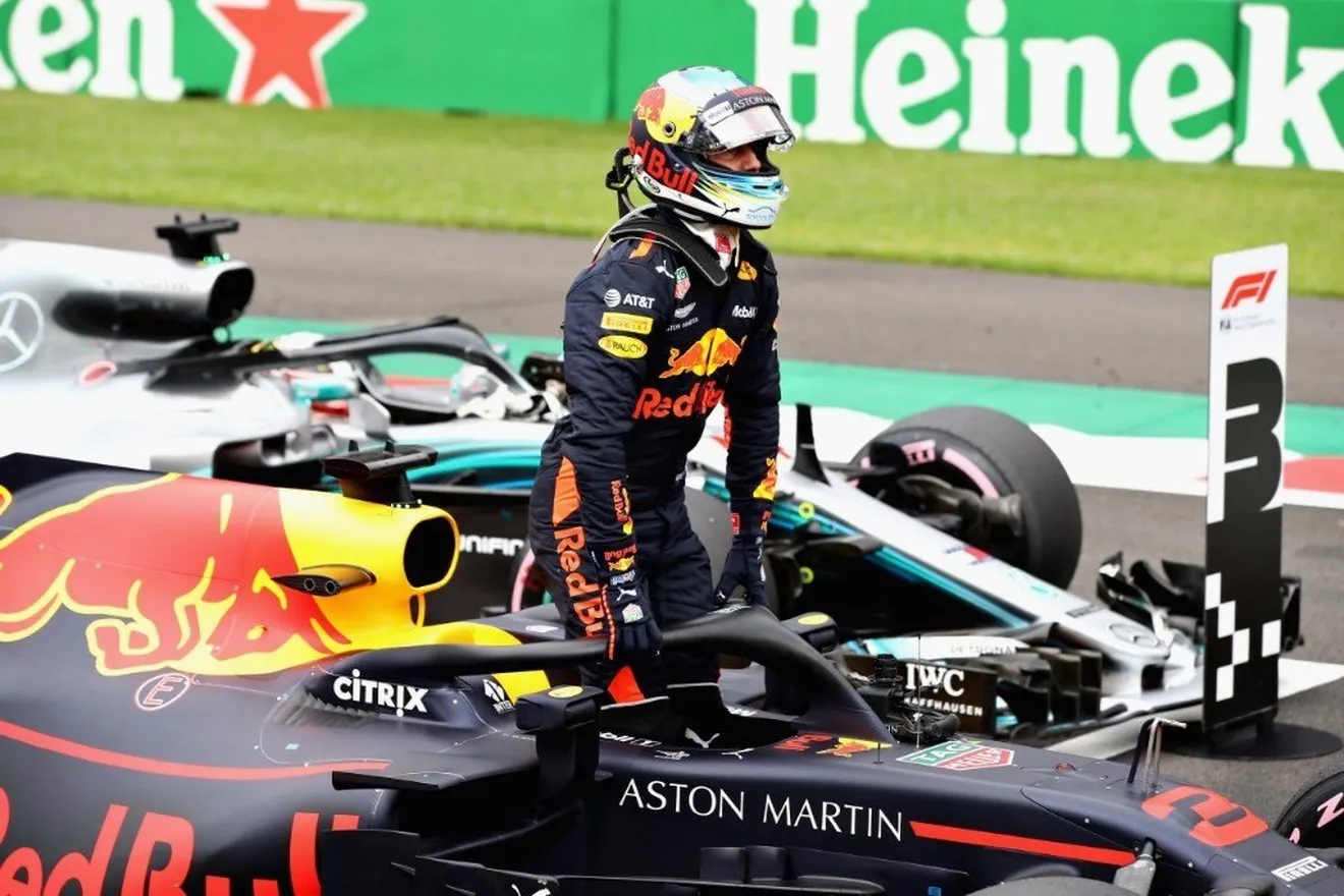 Ricciardo "flipa en colores" al liderar el doblete de Red Bull