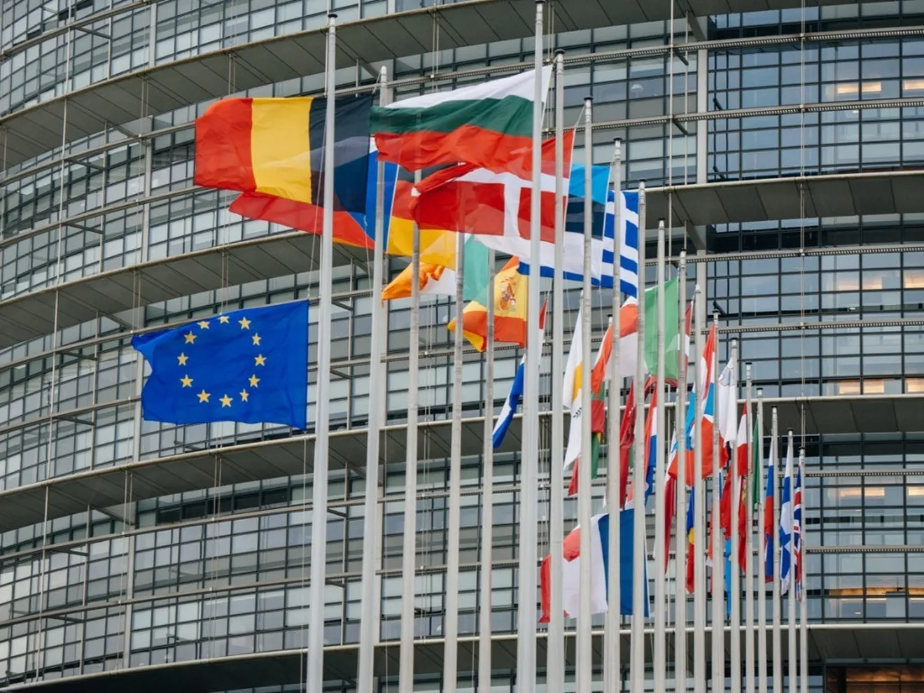 La Comisión Europea fija el límite de las emisiones de CO para 2030 en un 35 por ciento