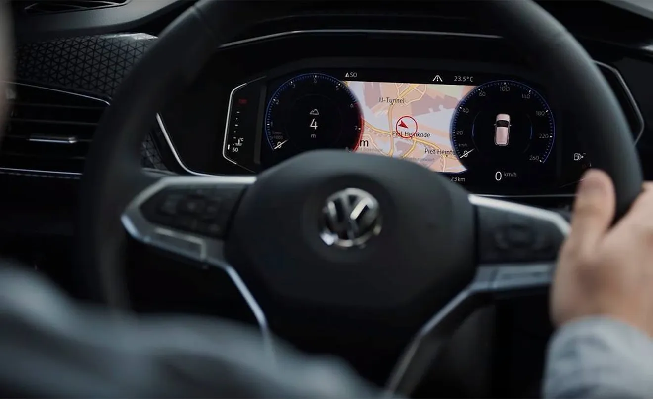 El interior del Volkswagen T-Cross, parcialmente desvelado, en este vídeo