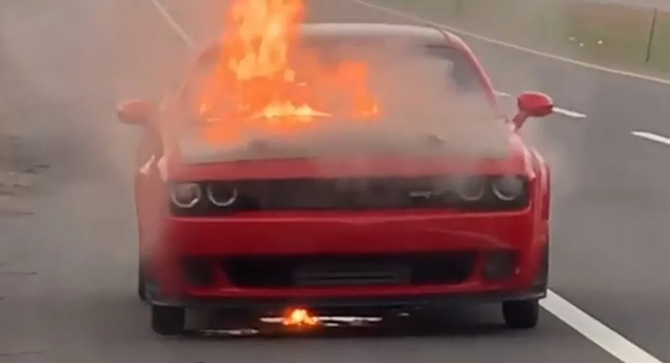 Uno de los raros Dodge SRT Demon se convierte en una barbacoa infernal