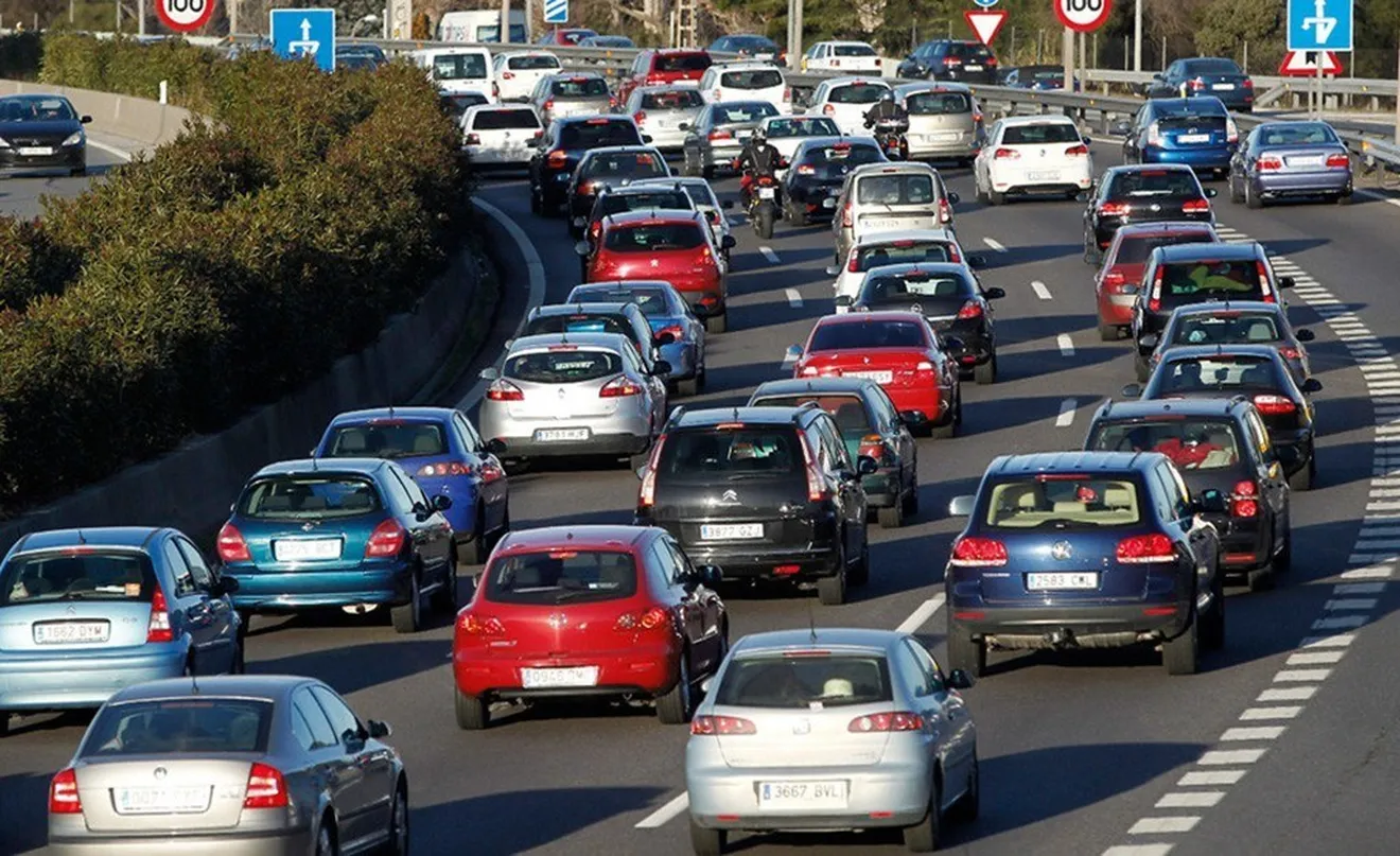 El Gobierno quiere prohibir la venta de coches diésel, gasolina e híbridos a partir de 2040