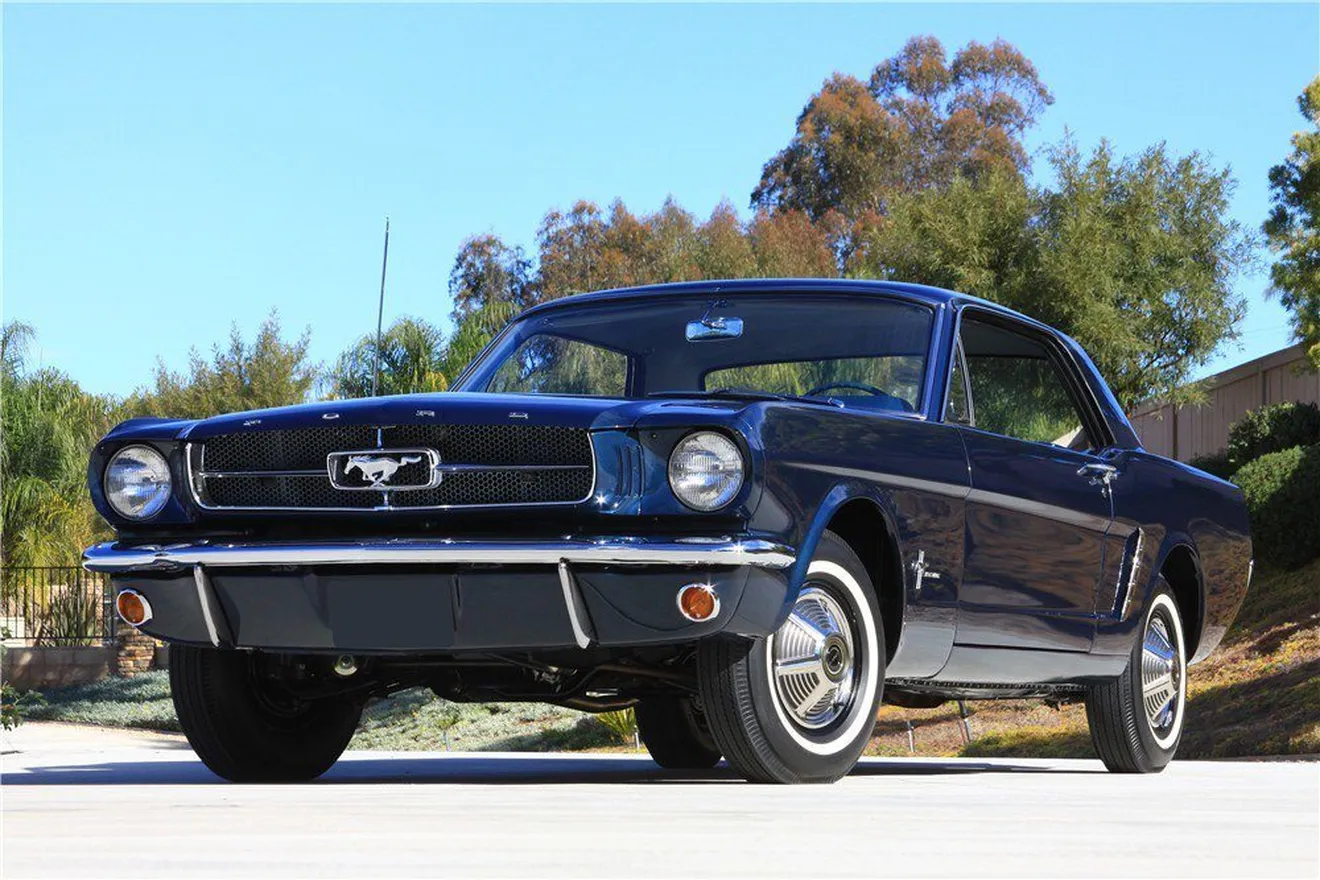 El primer Ford Mustang coupé hardtop fabricado a subasta