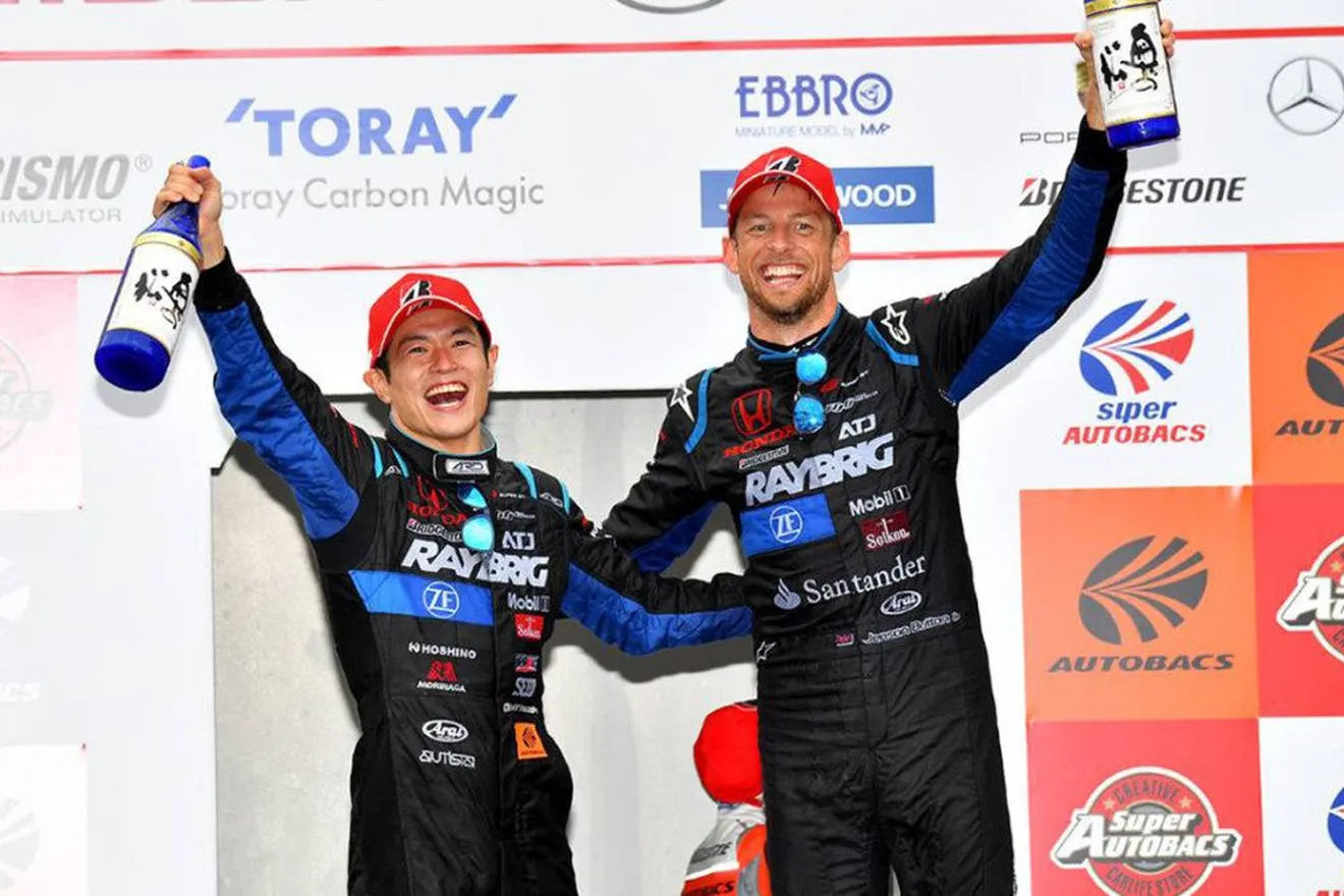Jenson Button y Naoki Yamamoto ganan el Súper GT
