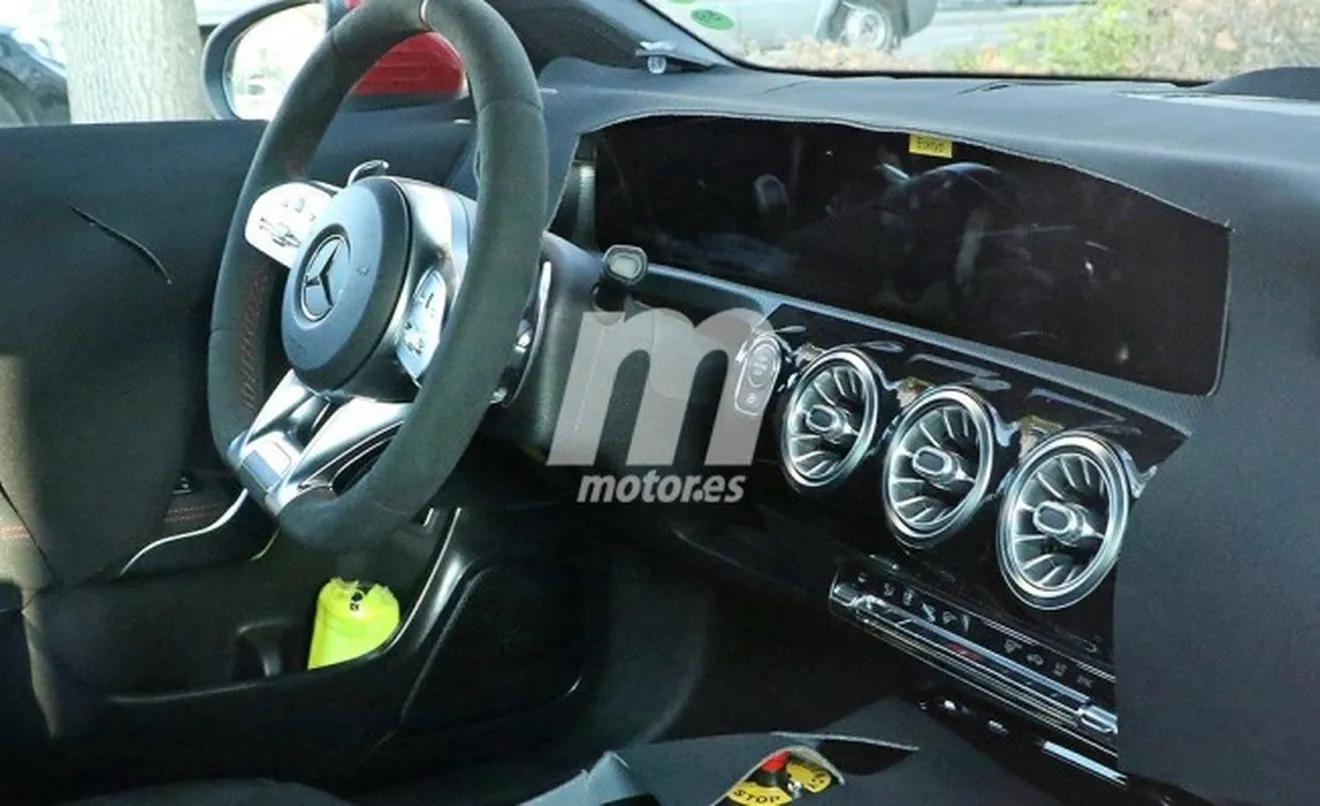 Mercedes CLA 2019 - foto espía interior