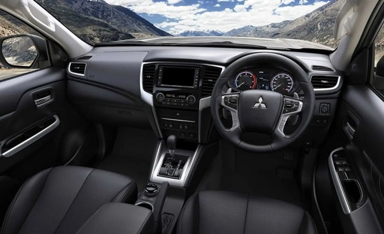 Mitsubishi L200 2019 - interior