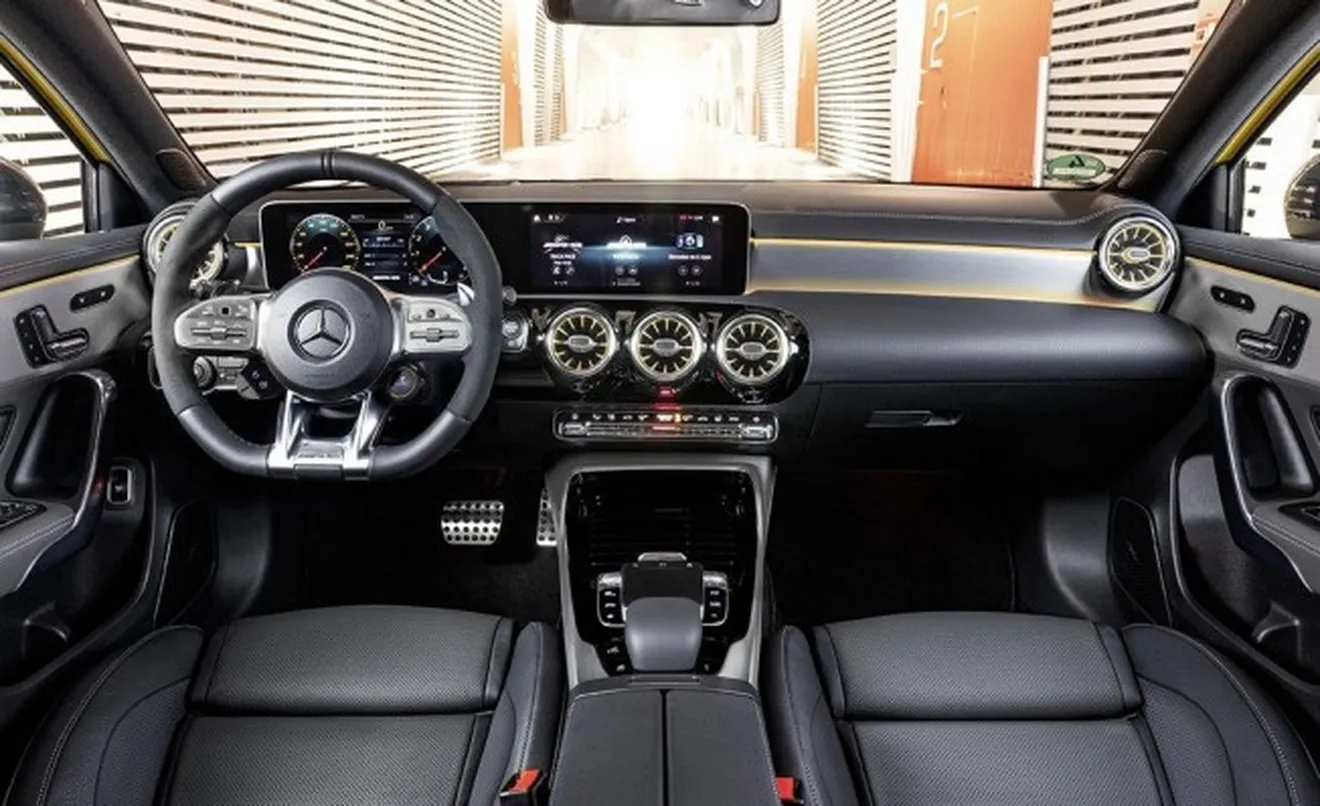 Mercedes-AMG A 35 4MATIC - interior
