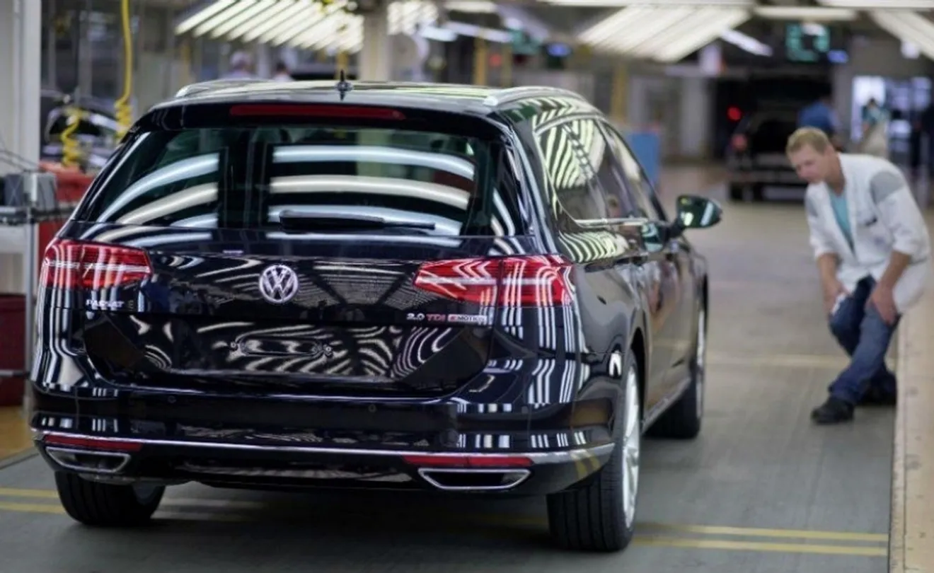 Volkswagen baraja encargar a Skoda la producción del Passat