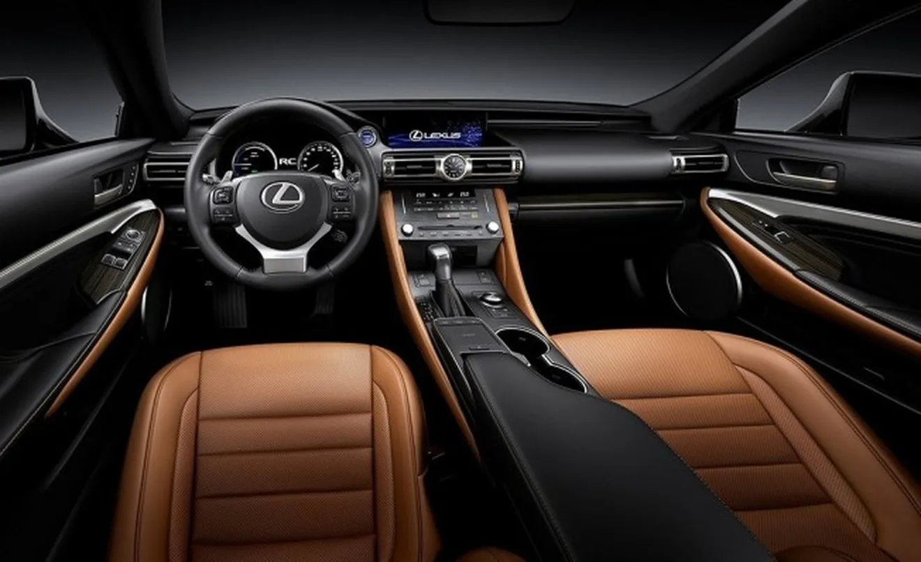 Lexus RC 300h 2019 - interior