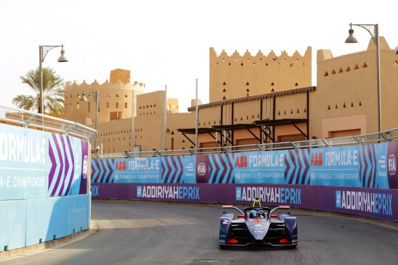 Sam Bird lidera el test de la Fórmula E en Arabia Saudí
