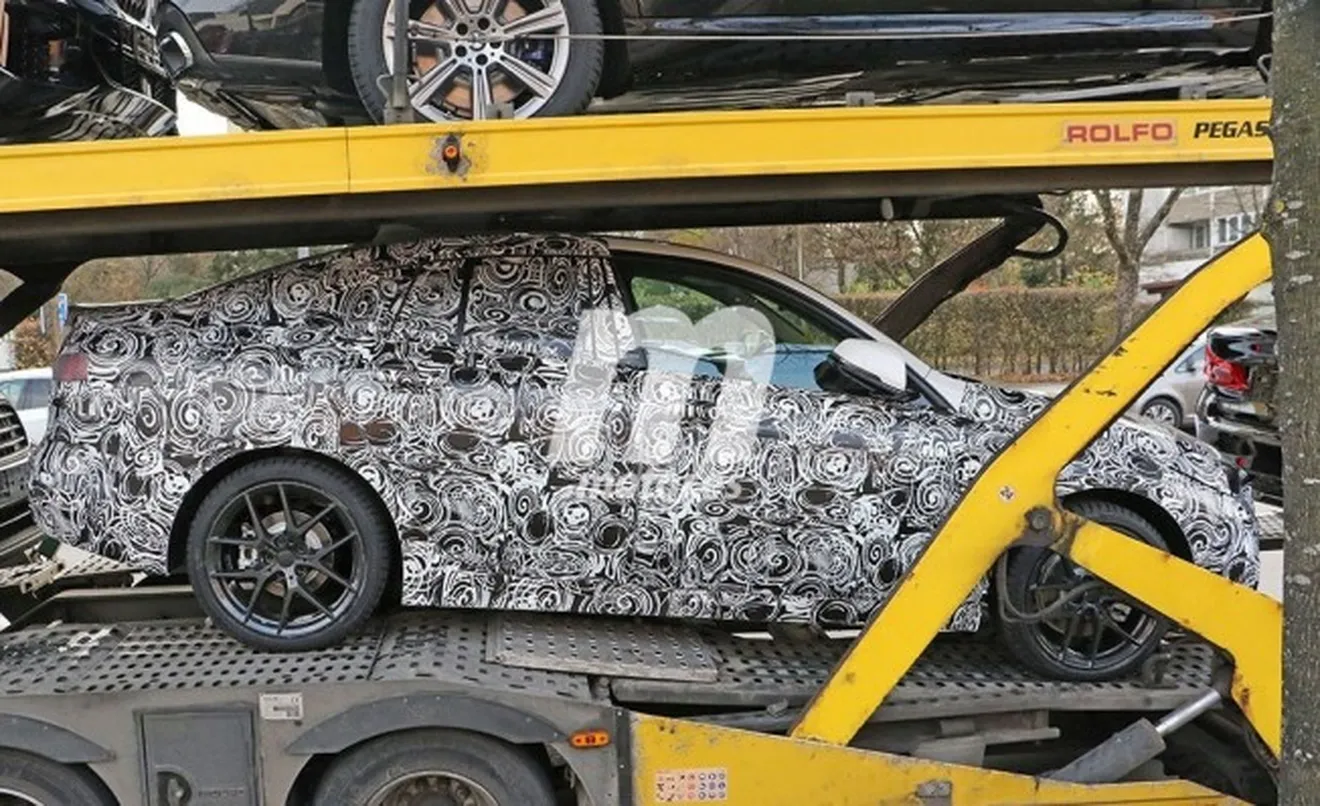 BMW Serie 2 Gran Coupé 2020 - foto espía lateral