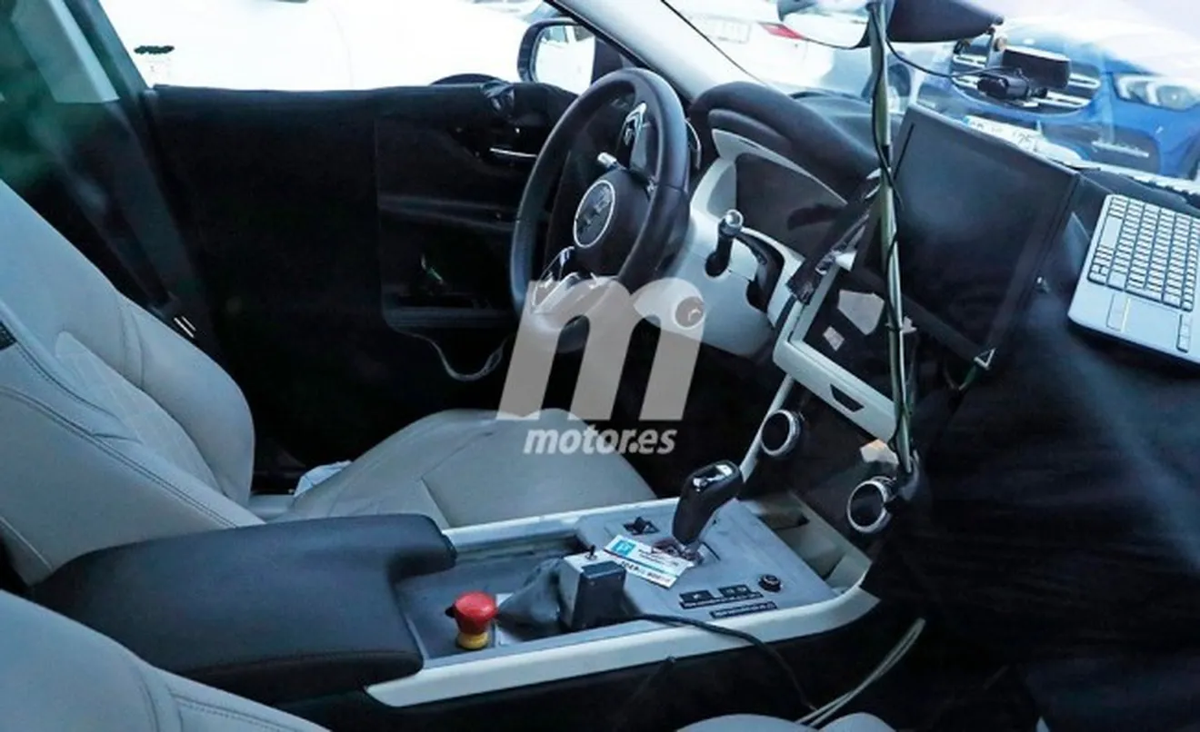 Jaguar XE 2019 - foto espía interior