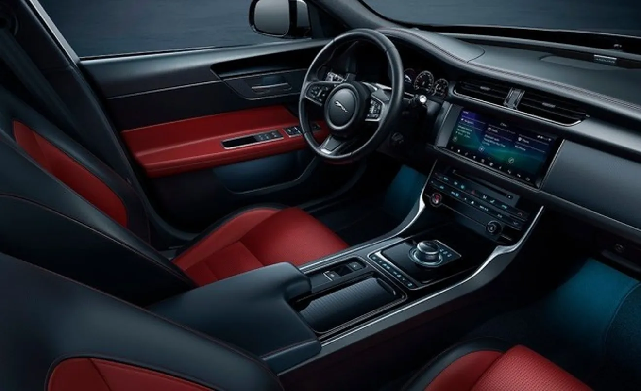 Jaguar XF Chequered Flag Edition - interior