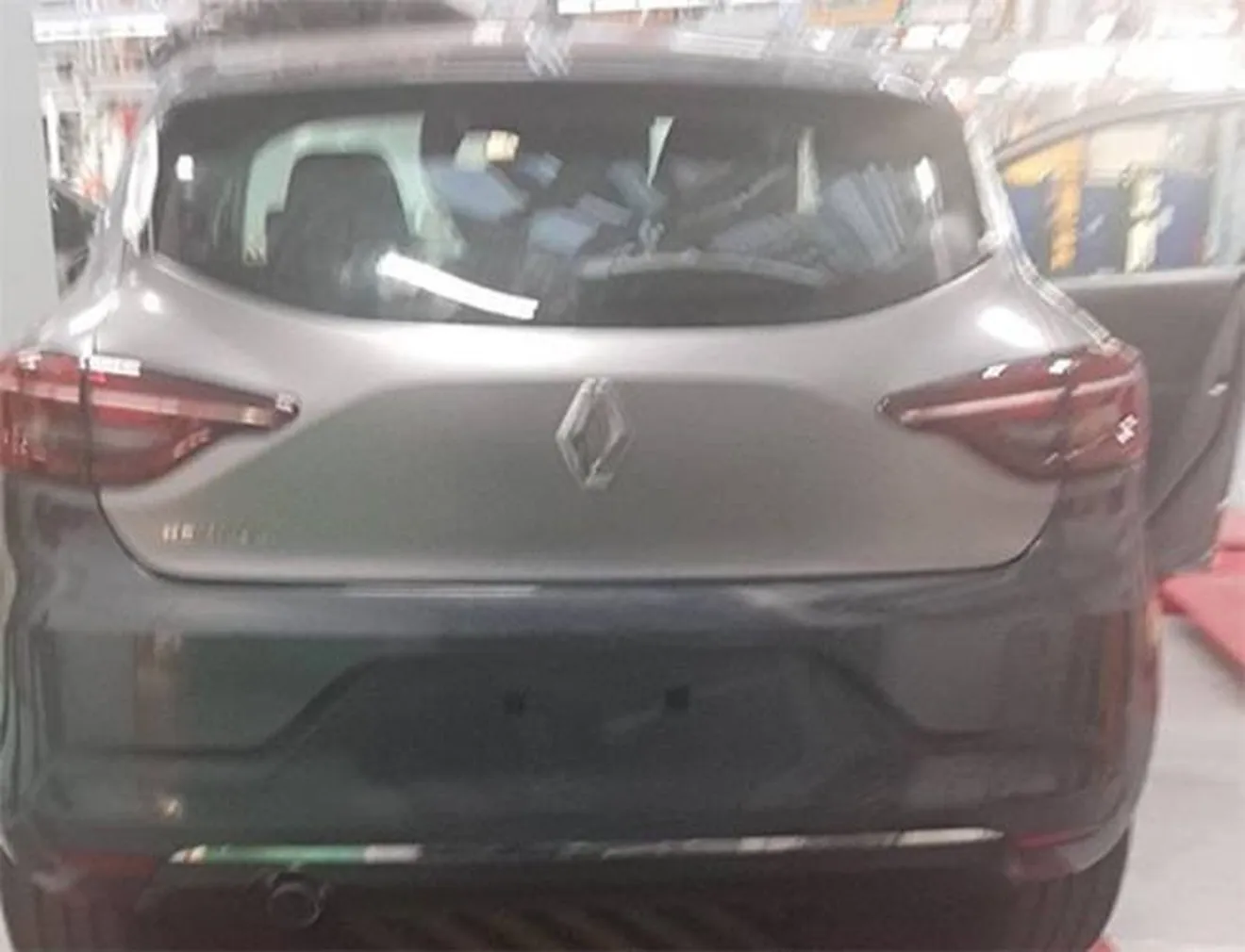 Renault Clio 2019 - foto espía posterior