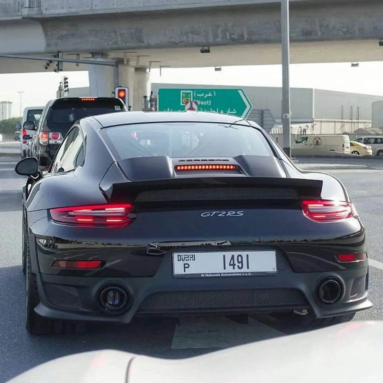 ¿Un Porsche 911 GT2 RS Touring Package? En Dubai ya lo tienen