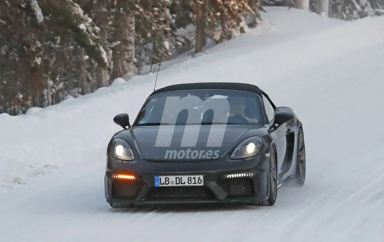 Nuevas fotos espía muestran al Porsche 718 Spyder en las pruebas de invierno
