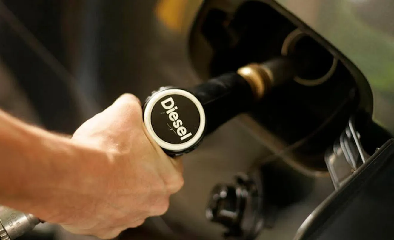 El Gobierno anuncia que el diésel se encarecerá 3,8 céntimos por litro